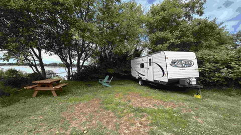 Small Glamping Trailer — image 1 of 3