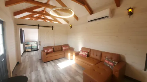 Cabins — image 2 of 8