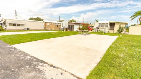 Premium Full Hookup RV Site — image 1 of 2