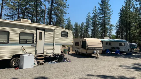 30/50 Amp Deluxe Full Hookup RV Site — image 2 of 3