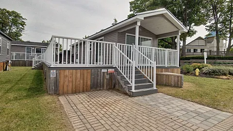 Lakeview Rental Cottage 2 Bedroom — image 1 of 12