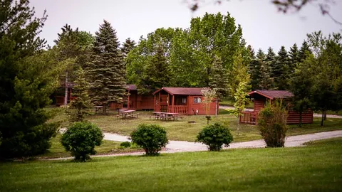 LARGE CABIN NO A/C — image 3 of 3