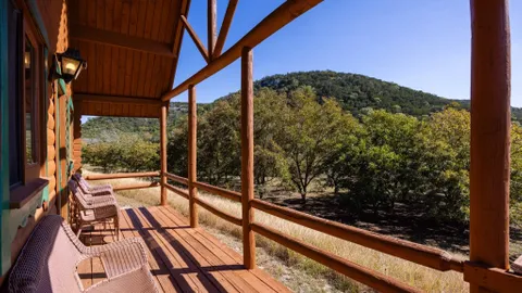 King Cabin - 2 Private Bedrooms, Futon, Loft sleeps 12 — image 1 of 8
