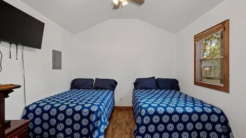 Lake View Room #2 — image 2 of 4