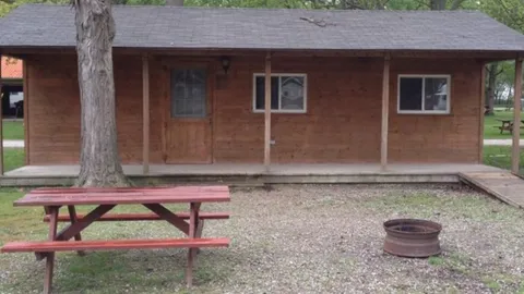 Deluxe Cabin 2 Bedroom 1 Bath — image 1 of 3