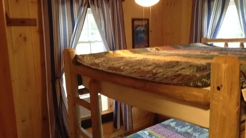 Bear Den Cabin — image 6 of 6