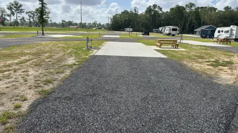 Gold FHUpull-through RV Site — image 2 of 2