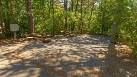 Lake Area Full Hookup 30amp RV Site — image 2 of 3