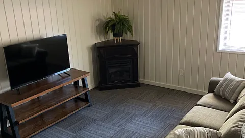 Motel Suite — image 2 of 6