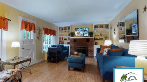 Colonial Home Cottage — image 8 of 8