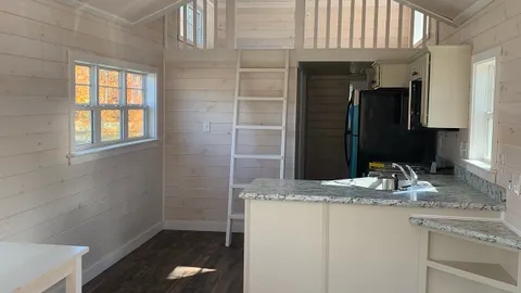 Lakeport Villa — image 2 of 6