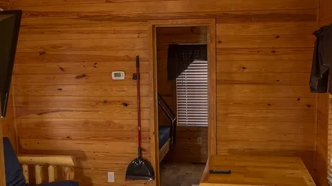 Big Bear Cottage — image 2 of 12