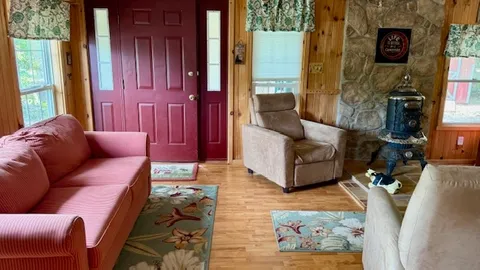 Aunt Bee's Cottage — image 10 of 10