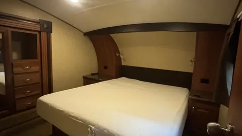 Deluxe Bunkhouse Fifth Wheel Rental #21 — image 6 of 6