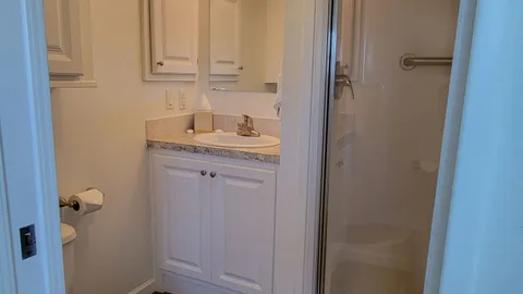 Keys Cottage with Sleeping Loft Sleeps 7 — image 6 of 6