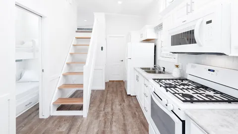 Carolina Cottage 2 Bedroom w/ Loft — image 2 of 11