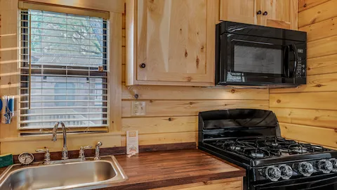 Meadow Haven Cabin — image 2 of 8