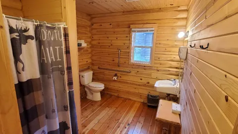 Luxury Cabin — image 2 of 4