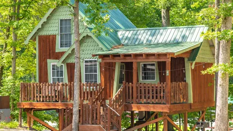 Yogi Bear™ Treehouse — image 1 of 11