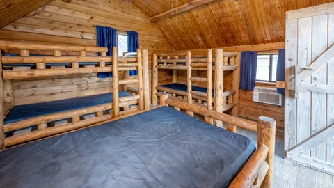 Cabin — image 2 of 7