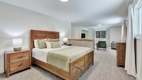 B&B Grizzly Suite — image 1 of 12