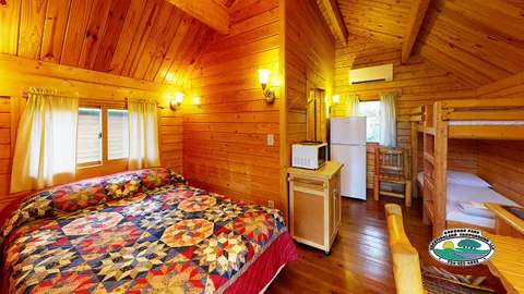 Standard cabin — image 5 of 5