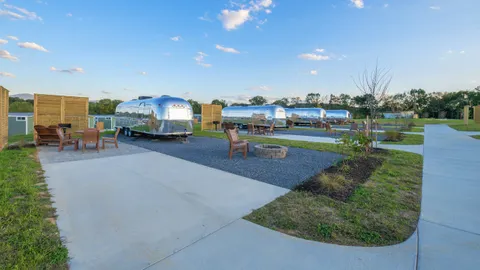 Airstream — image 12 of 12