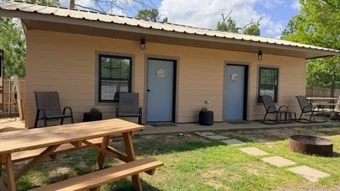 Kitchenette Cabin — image 2 of 10