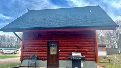 Cabin — image 1 of 10