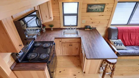 Deluxe Cabin C Loop (with loft) — image 2 of 8