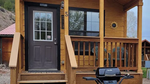 Medium Rustic Cabin 5 — image 1 of 3