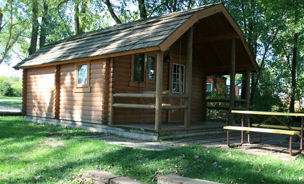 STANDARD 2 RM CAMPING CABIN WEST
