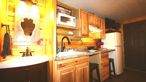 Duck Pond Room — image 2 of 8