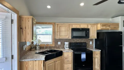 Cottage E — image 2 of 20