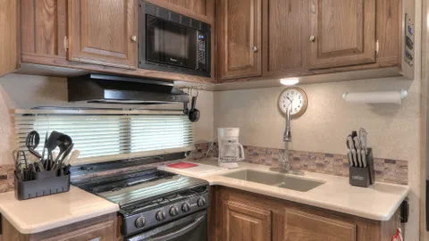RV Rentals - 113 The Hideaway — image 2 of 14