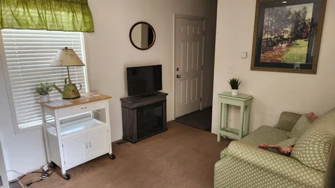Farmhouse Cabin — image 2 of 8