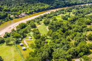 Brazos River Hideout – photo 5