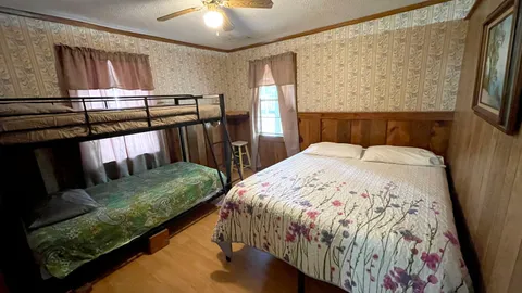 Cabin 21 — image 2 of 5