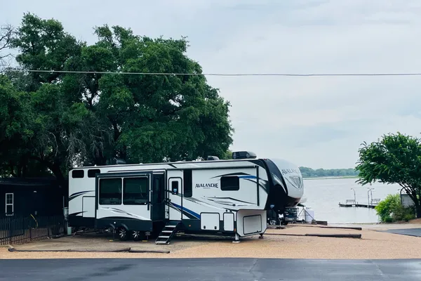 Hideaway 23 Lakefront RV & Cabins – photo 1
