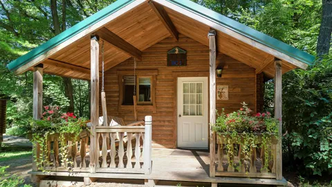 Boo Boo Chalet 4 Sleeper — image 1 of 8