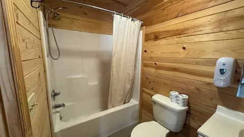 Standard Cabin — image 2 of 9