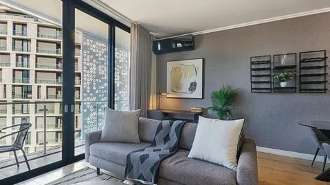 Executive Suite — image 3 of 3
