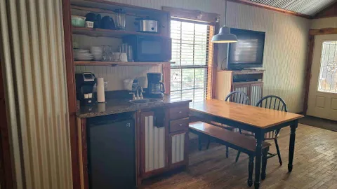 Bungalow — image 2 of 5
