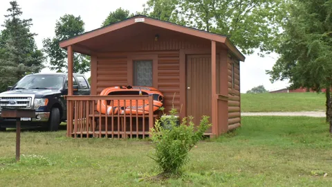 LARGE CABIN NO A/C — image 1 of 3