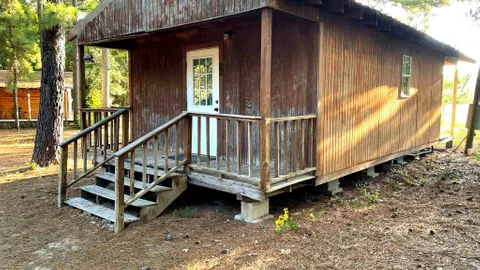 Cabin 22 — image 1 of 6