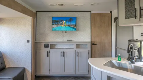 Rental RVs — image 2 of 10