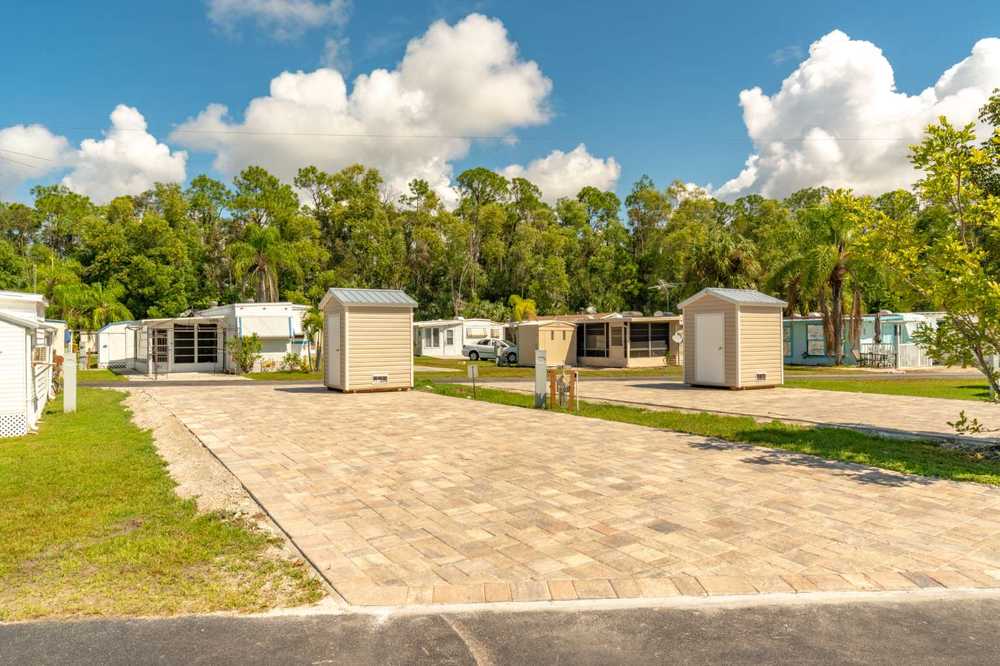 Elite Full Hookup Pull Through RV Site