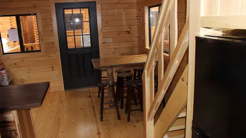 Large Lakeview Cabin — image 13 of 13