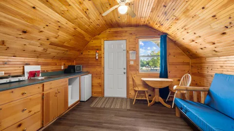 Deluxe Cottage — image 2 of 5