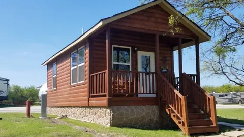 Tiny House Cabin — image 1 of 3